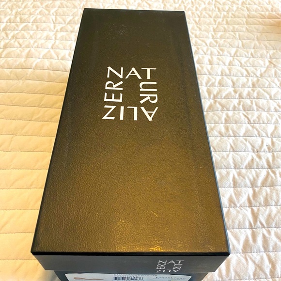 NWT Taupe Leather Naturalizer Flat - Picture 4 of 5